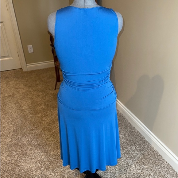 Reitmans Blue Sleeveless Midi Dress with V-Neck and Ruched Waist - Picture 6 of 12